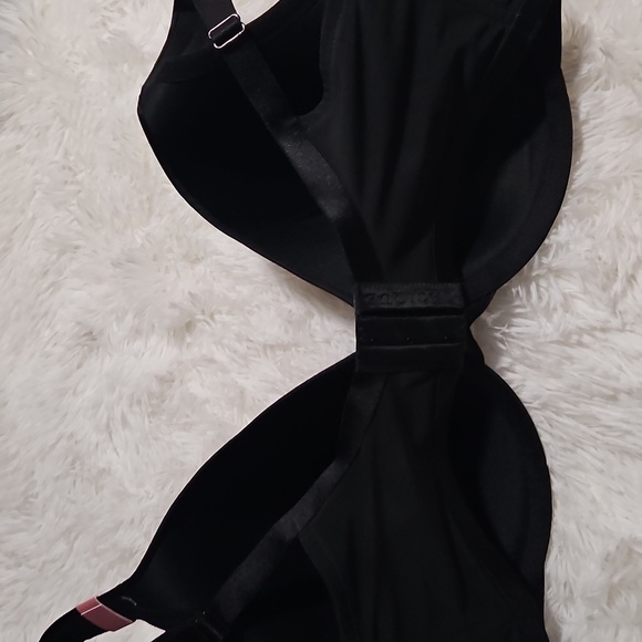 Black Molded Cup Bra with Adjustable Straps - Picture 3 of 5